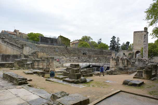 Arles antique, parcours, circuit, blog culture, test, ballade, thermes, Alyscamps, théâtre, arènes