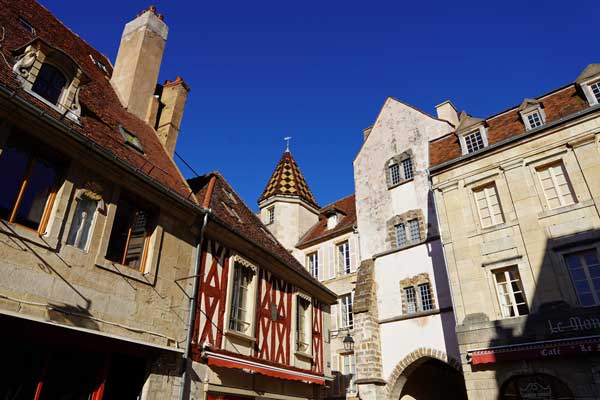 Semur-en-Auxois, Semur, Auxois, Dijon, Duc de Bourgogne, parcours, remparts, cité médiévale, armançon, cité de caractère, village de france, Bourgogne, balade, blog culture