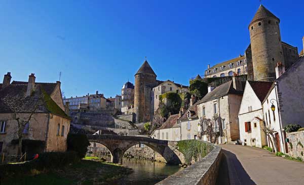 Semur-en-Auxois, Semur, Auxois, Dijon, Duc de Bourgogne, parcours, remparts, cité médiévale, armançon, cité de caractère, village de france, Bourgogne, balade, blog culture