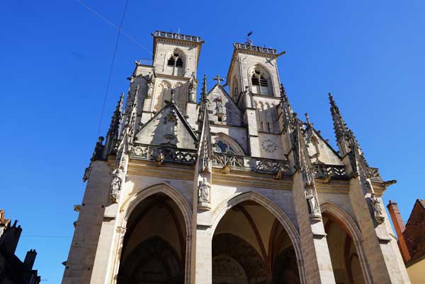 Semur-en-Auxois, Semur, Auxois, Dijon, Duc de Bourgogne, parcours, remparts, cité médiévale, armançon, cité de caractère, village de france, Bourgogne, balade, blog culture