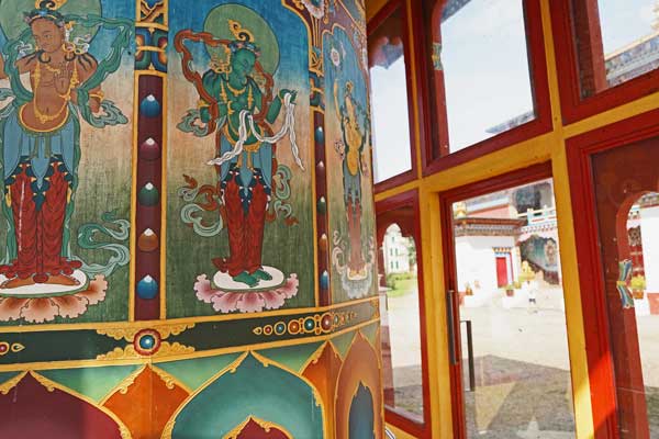 temple bouddhiste Paldenshangpa, mille bouddhas, temple tibétain, bouddhisme, bourgogne, morvan, la boulaye, visite culture, blog culture, découverte