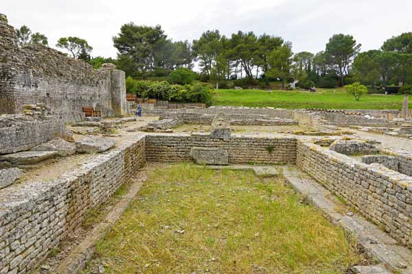 Glanum, site archéologique, Saint-Rémy-de-Provence, Provence, Bouches-du-Rhône, Alpilles, archéologie, blog culture, visite test