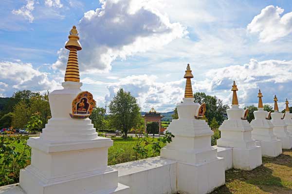 temple bouddhiste Paldenshangpa, mille bouddhas, temple tibétain, bouddhisme, bourgogne, morvan, la boulaye, visite culture, blog culture, découverte