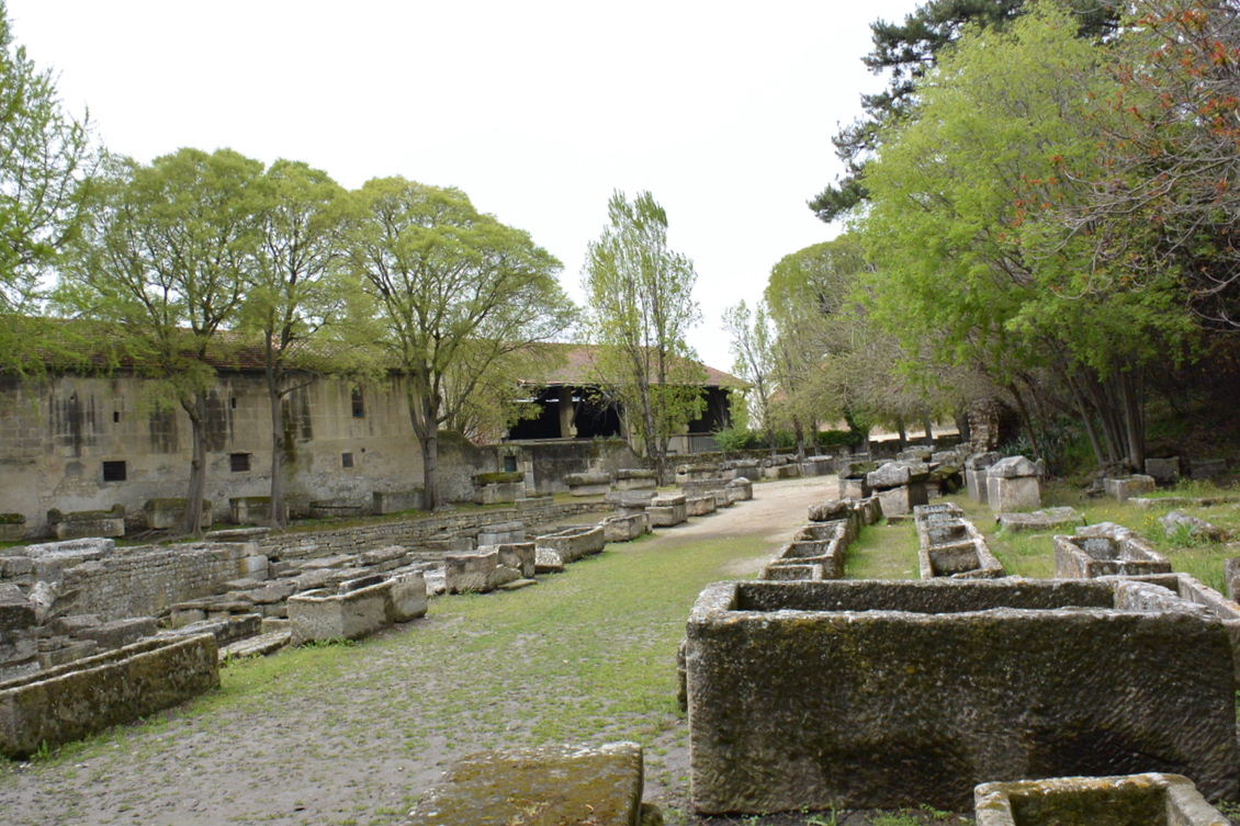 Arles antique, parcours, circuit, blog culture, test, ballade, thermes, Alyscamps, théâtre, arènes